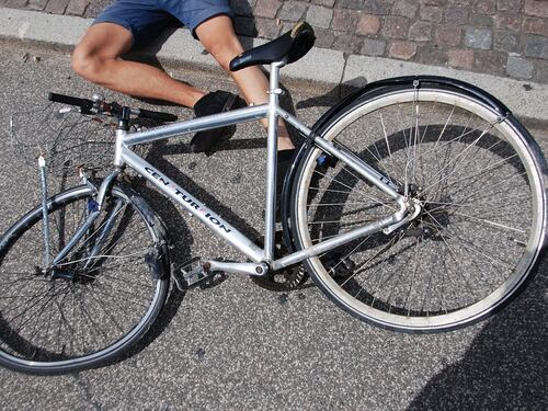 Caserta, travolto in bicicletta da una vettura in corsa muore un bimbo di 12 anni