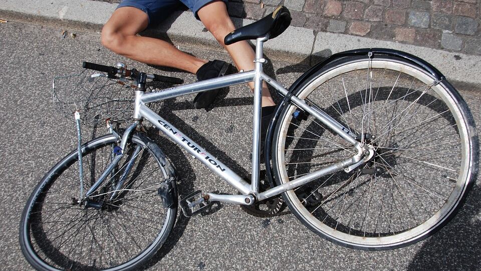 Due ciclisti travolti e uccisi da automobilista ubriaco a Brescia