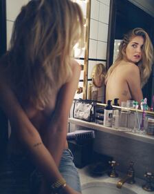 Chiara Ferragni, topless allo specchio 2
