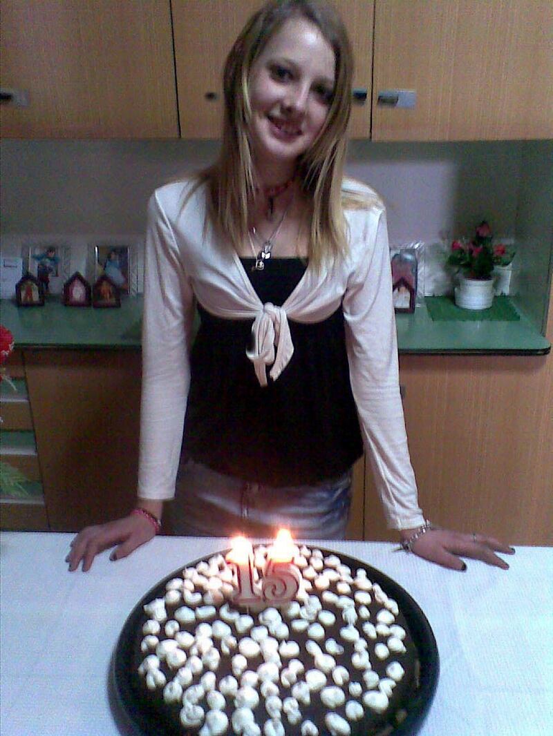 La scomparsa di Sarah Scazzi e l'ultimo saluto di Avetrana 4
