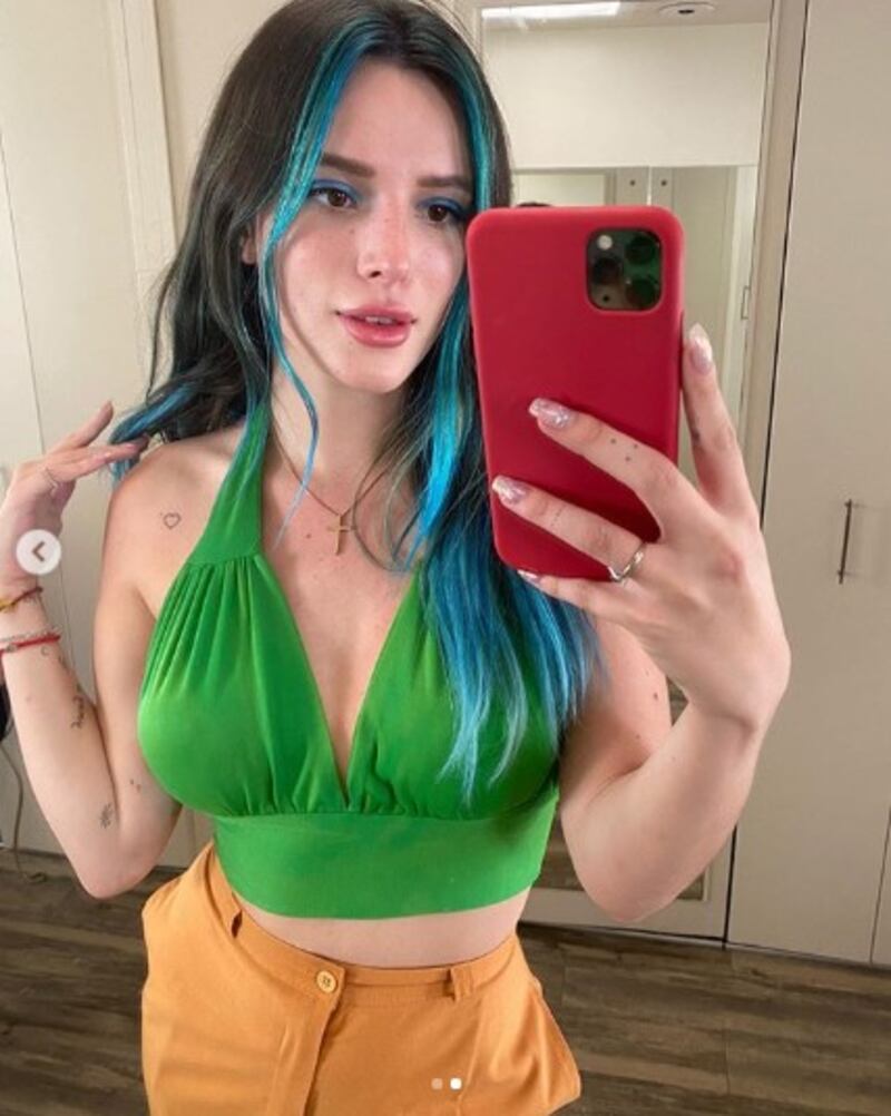 Bella Thorne, le foto più sexy 12