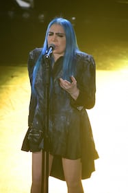 Sanremo 2019, minigonna inguinale per Loredana Bertè 4