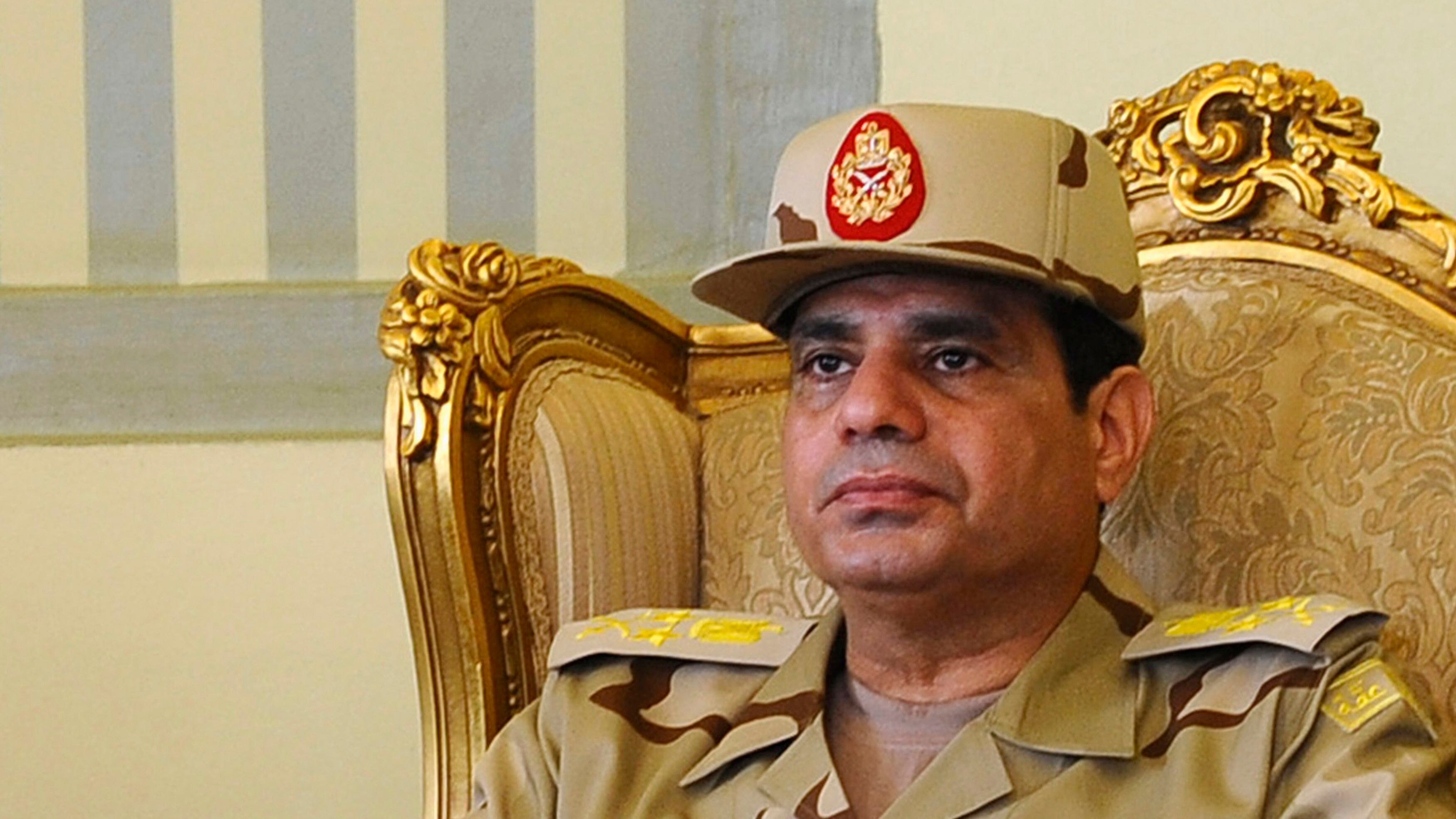 Egitto, il generale al Sisi rompe gli indugi: si candida presidente