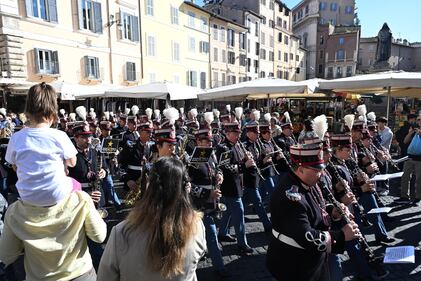 La Banda dell'Esercito a Piazza Farnese per la Festa delle Forze Armate  10