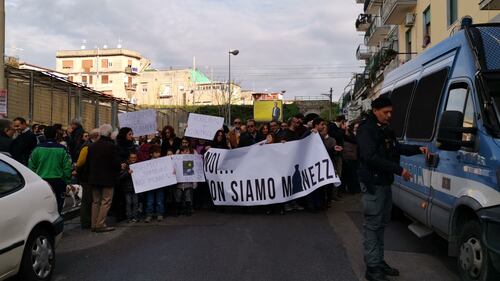 Napoli, a Bagnoli la protesta contro lo sversamento illecito di rifiuti 6