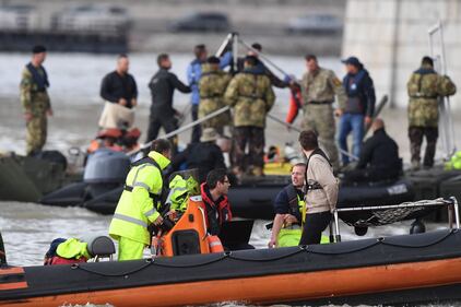 Continua la ricerca dei turisti dispersi nel Danubio 10