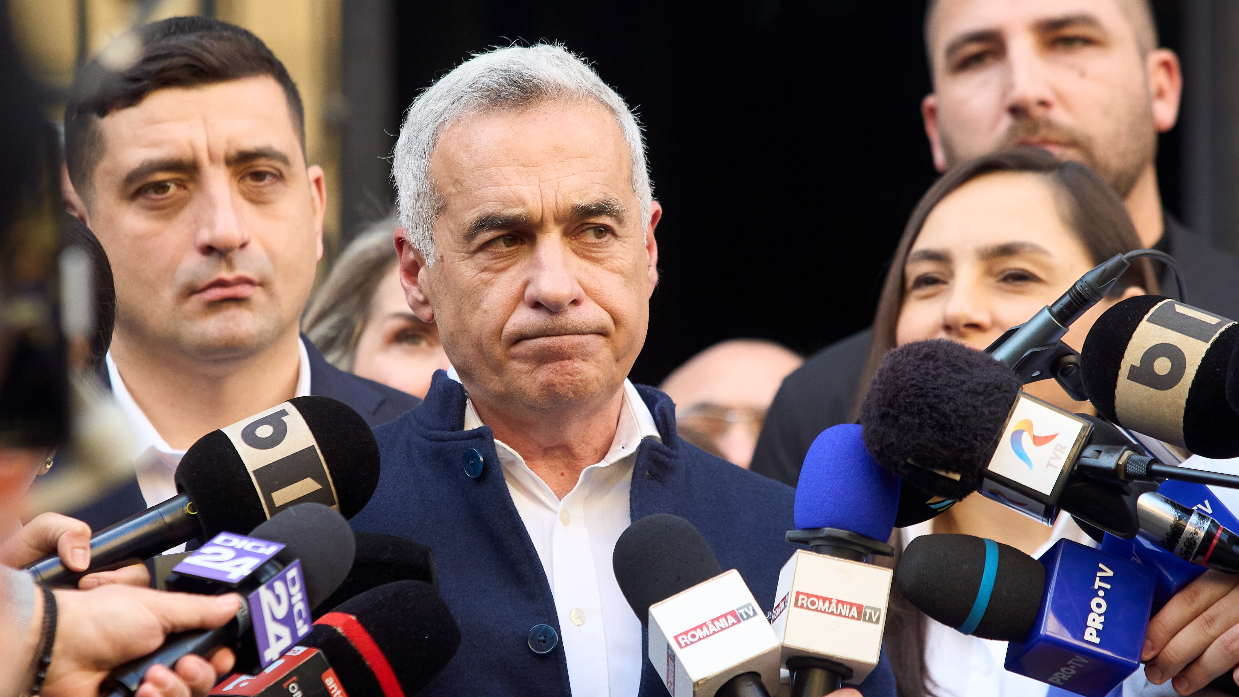 Il filorusso Georgescu escluso dalle presidenziali. Scontri a Bucarest