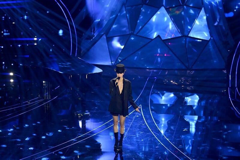 Sanremo 2024: ecco il look della seconda serata del Festival del conduttore e co-conduttrice 16