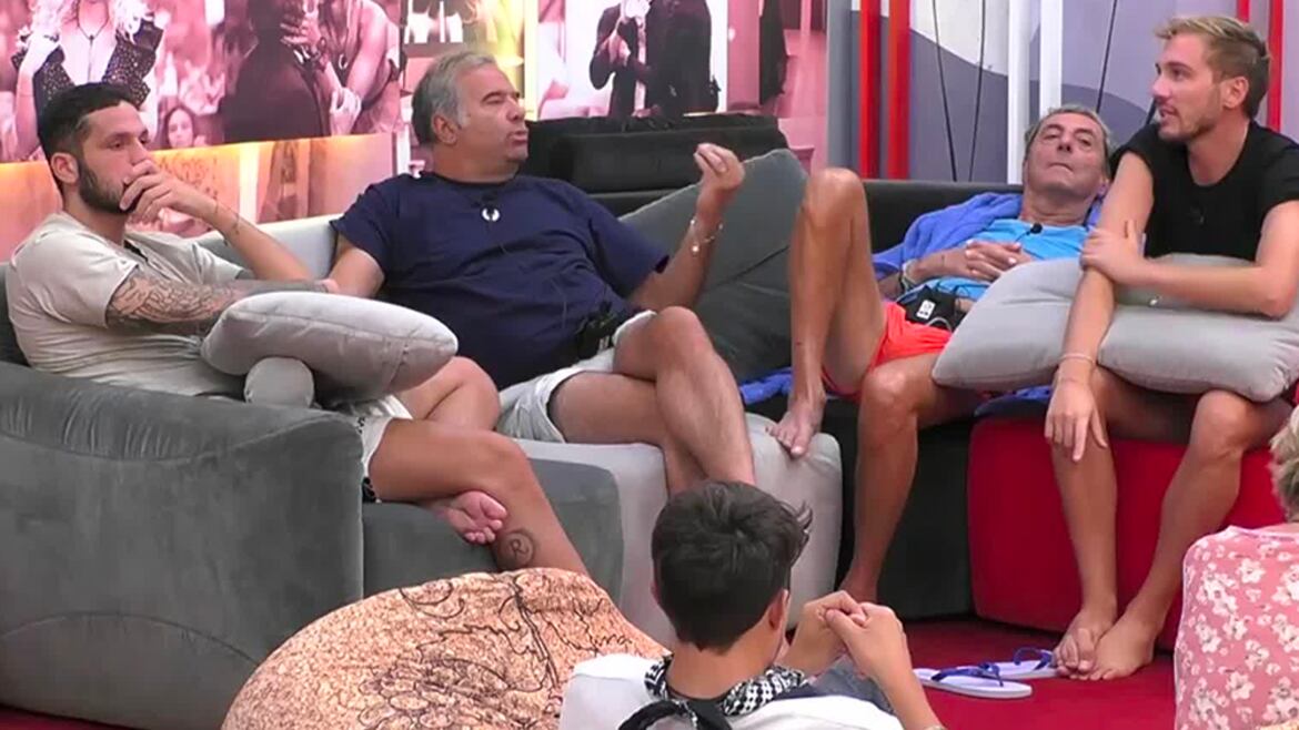 "Hai rotto il...", "Dai mandami a f...". Lite furibonda a fine diretta al Gf Vip