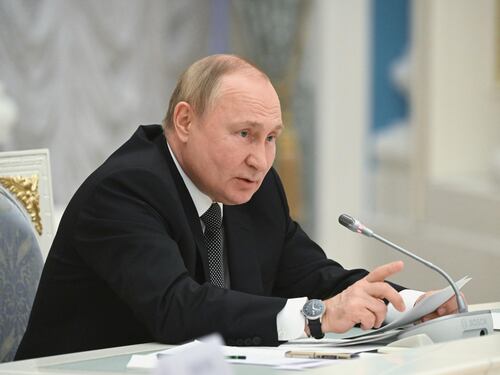 "Ha un tumore al pancreas". Le ultime indiscrezioni su Putin