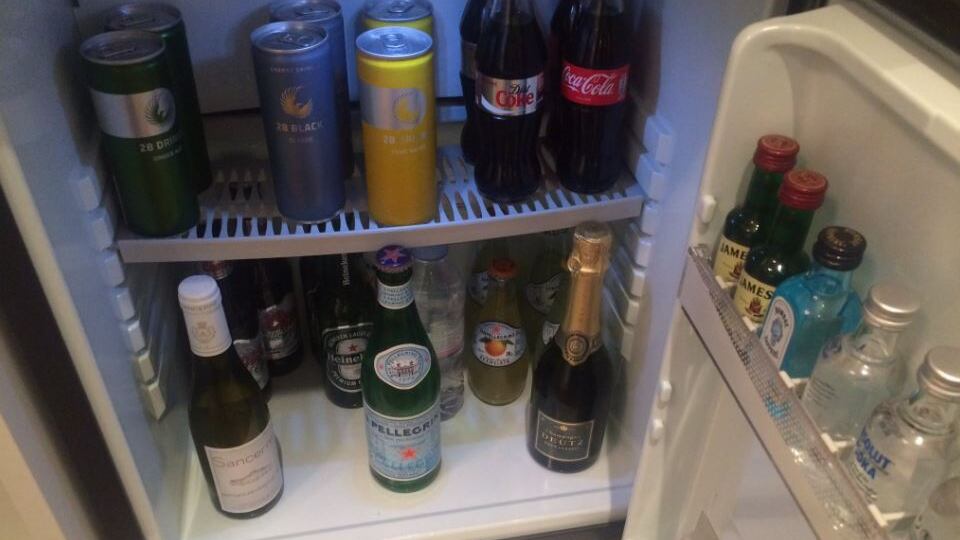 Addio ai minibar negli hotel: "Costano troppo"