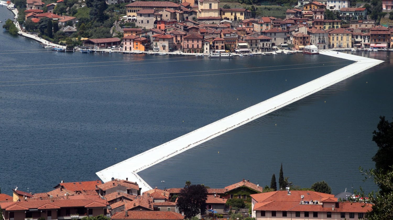 Un ponte sull'eternità L'opera totale di Christo è mistica (e divertente)