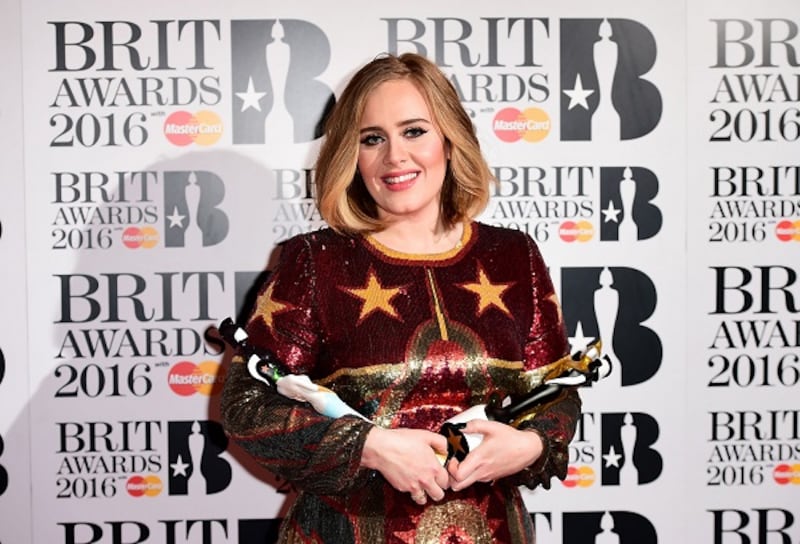 Adele, la regina dei Brit Awards 2016: foto 1