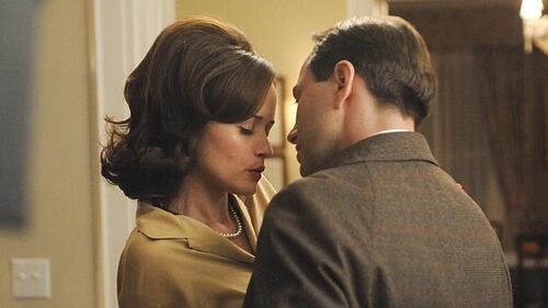 Alexis Bledel e Vincent Kartheiser in Mad Men, foto 4