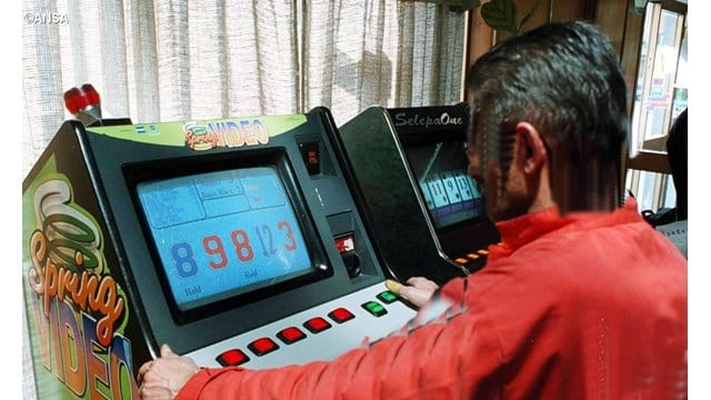 Denuncia contro il governo per incitamento al gioco d'azzardo