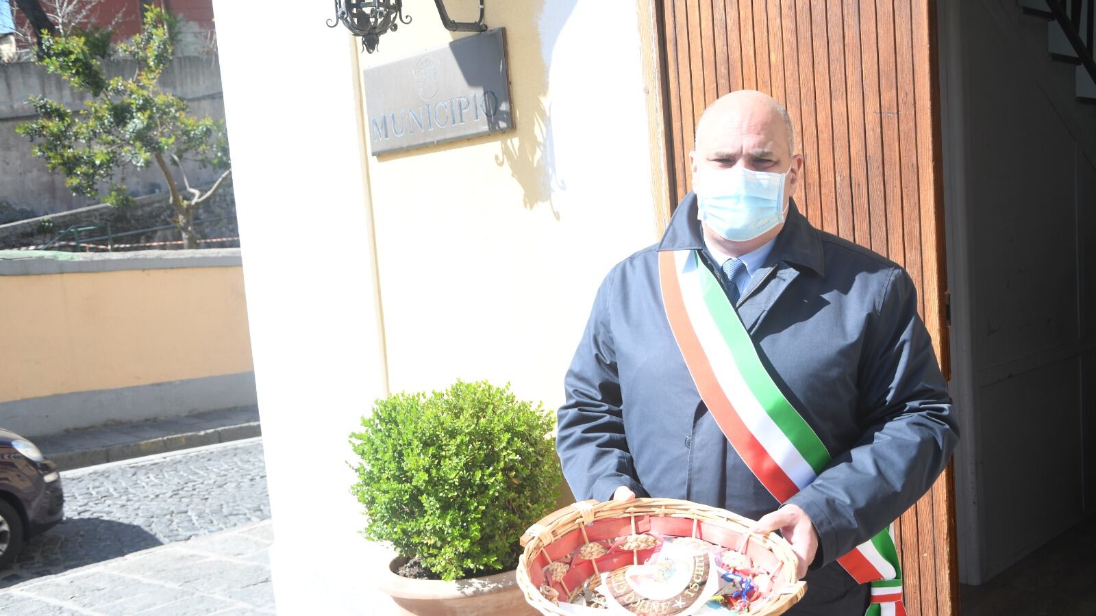 I ristoratori consegnano le chiavi ai sindaci. "Condannati a morte"