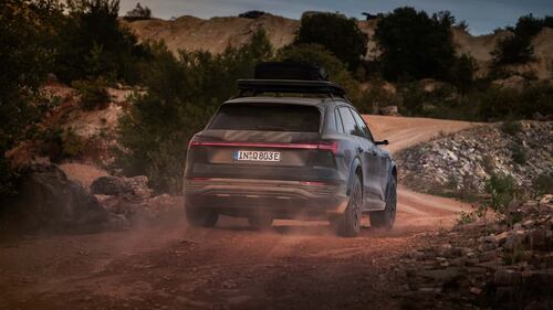 Audi Q8 e-tron edition Dakar, guarda tutte le foto 3