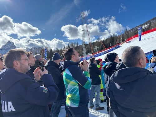 Lo spirito olimpico contagia Salvini: a Cortina come tifoso per Goggia e Brignone