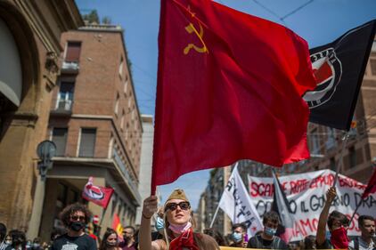 Manifestazione antifascista a Bologna per il 25 aprile 9