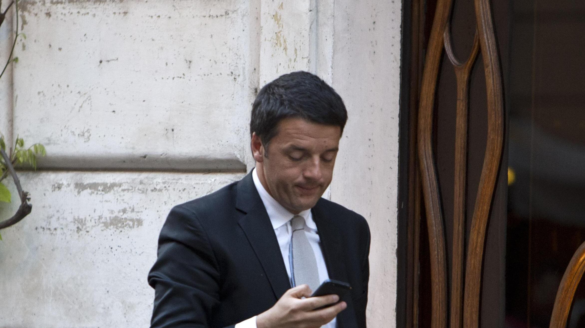 Fiducia a Letta, Renzi boccia la minaccia delle espulsioni