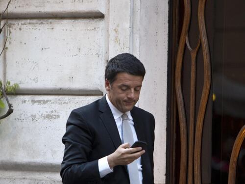 Fiducia a Letta, Renzi boccia la minaccia delle espulsioni