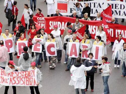 Cgil: "A rischio centinaia di migliaia di precari"