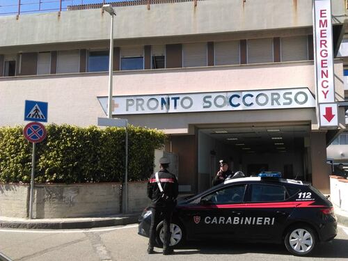 Narcotizza una donna ricoverata in ospedale e abusa di lei: agli arresti un infermiere