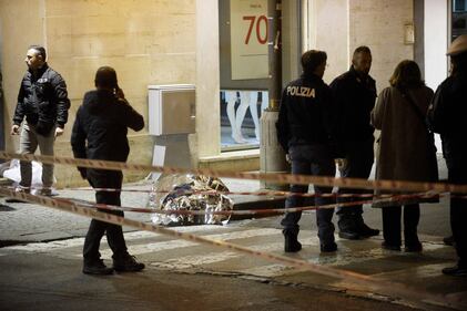 Rapina nel Napoletano, gioielliere uccide uno dei malviventi 15