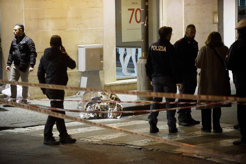 Rapina nel Napoletano, gioielliere uccide uno dei malviventi 15