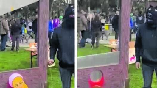 L'odio dei centri sociali. Meloni ghigliottinata alla festa di carnevale