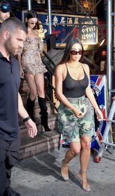 Kim Kardashian e Kendall Jenner, seno in mostra 10