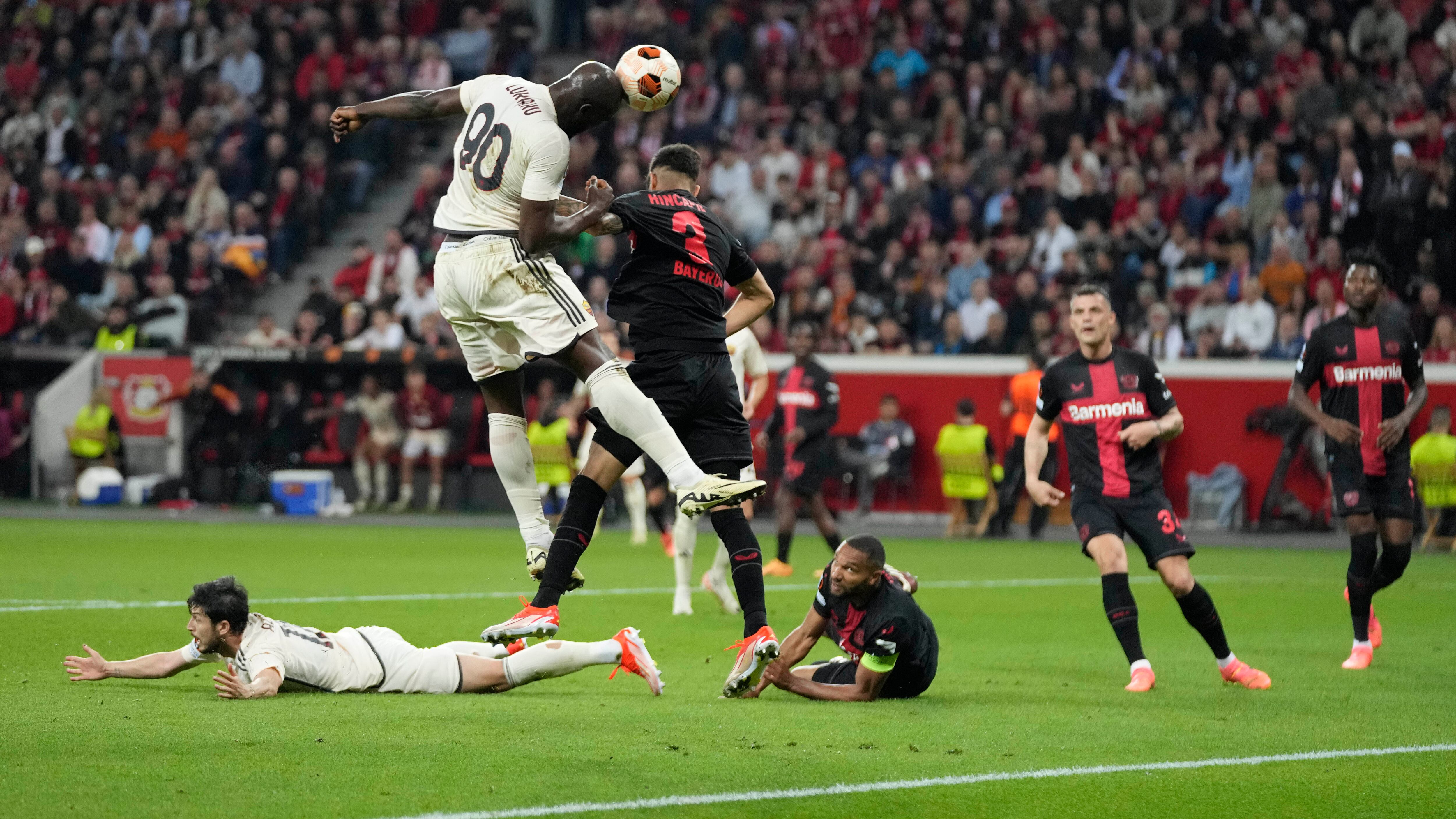 Bayer Leverkusen-Roma, le pagelle: pasticcio di Svilar e Mancini, Tah ingenuo