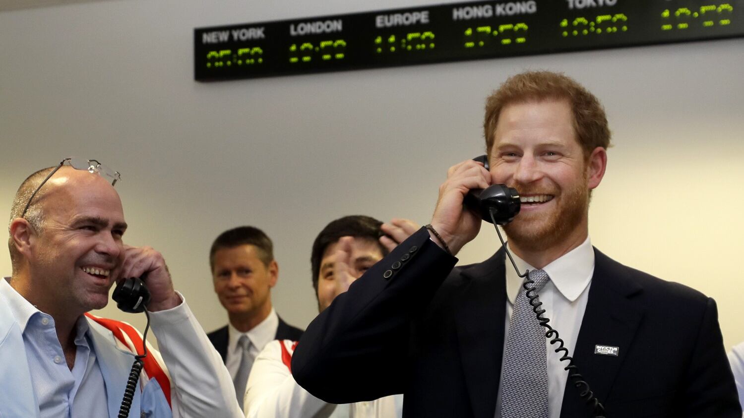 11 settembre, il principe Harry si trasforma in Gordon Gekko per beneficenza