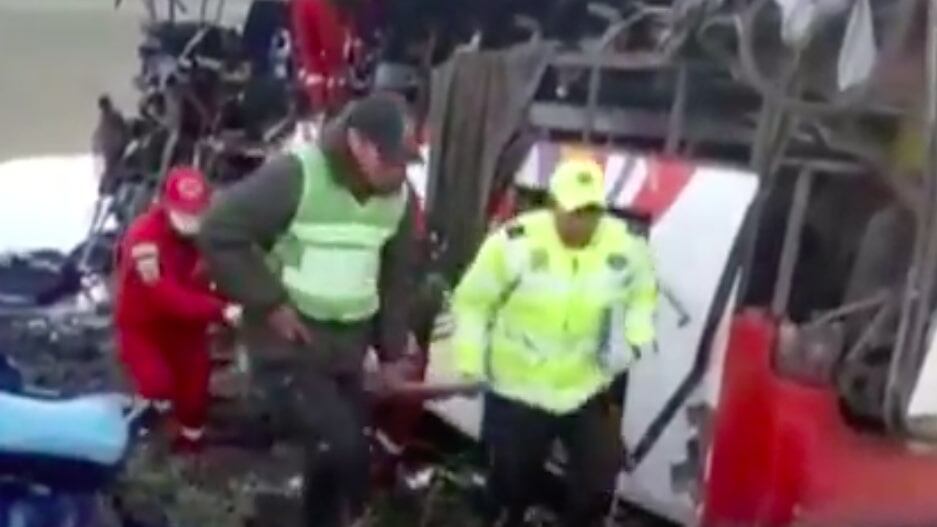 Bolivia, terribile incidente tra un bus e un camion: 24 morti a causa della nebbia