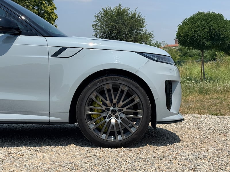 Range Rover Sport SV: guarda le foto 4