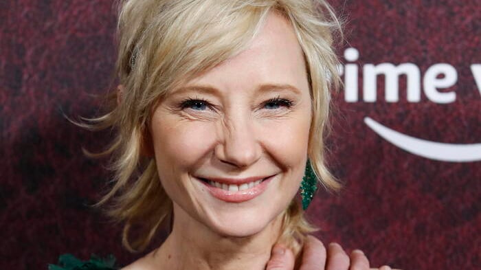 Lo schianto in auto, poi il coma. Il dramma di Anne Heche: "Non sopravviverà"