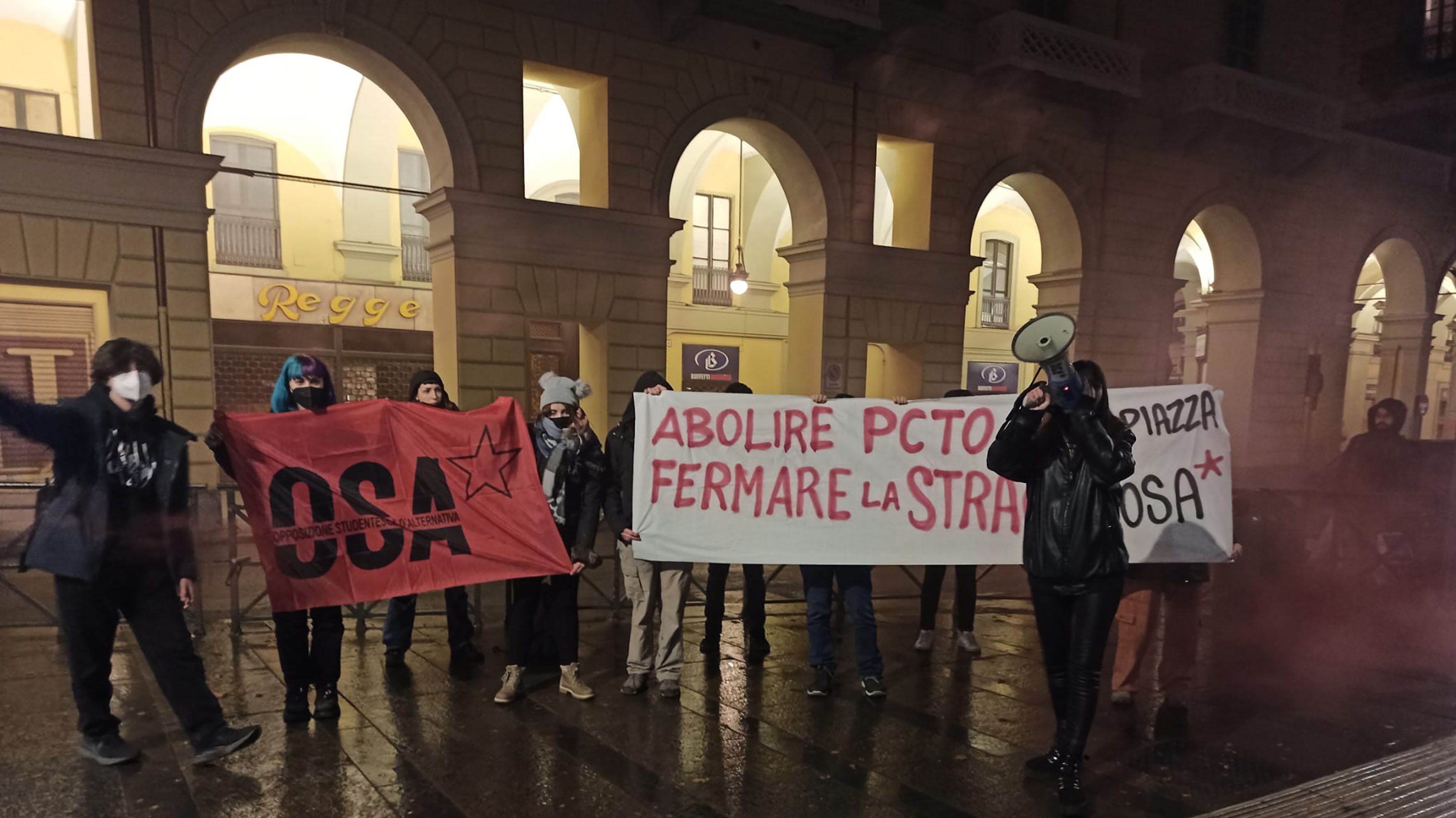 Letta a Napoli scappa dagli studenti