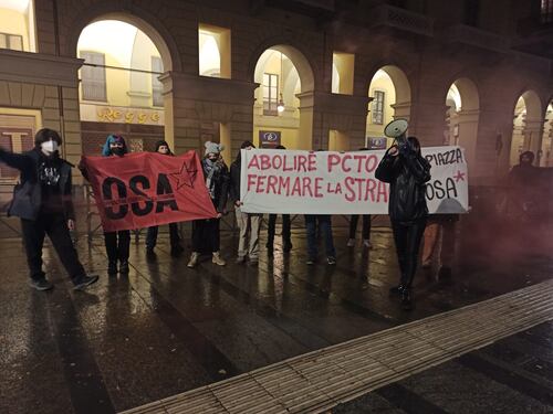 Letta a Napoli scappa dagli studenti