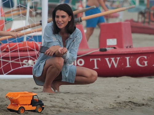 Claudia Galanti, bikini hot in spiaggia