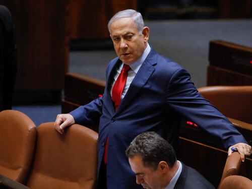 Netanyahu rinuncia all'immunità: andrà a processo