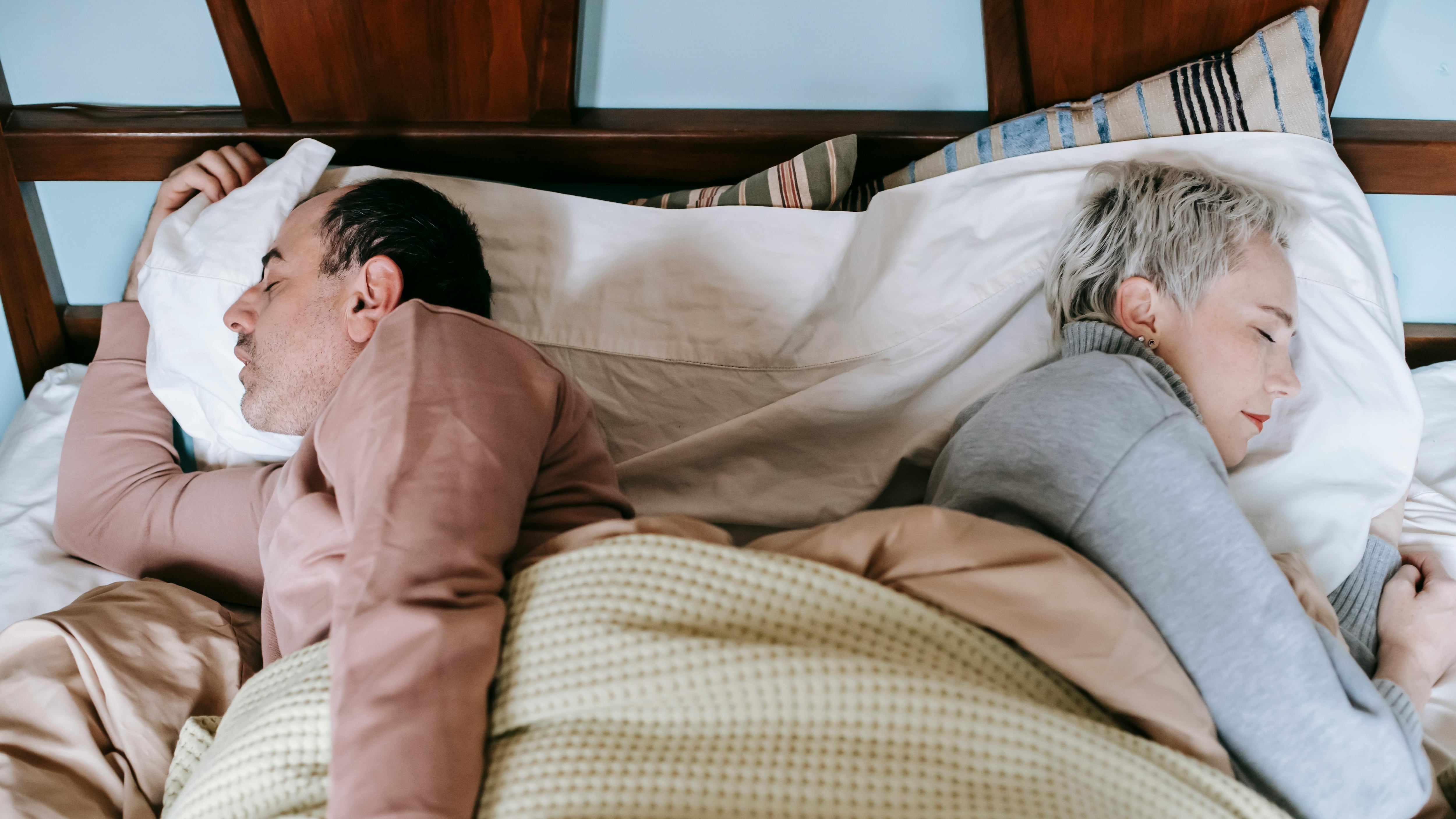 Francia, la proposta di legge sul matrimonio: "Rapporti sessuali tra coniugi non sono un obbligo"