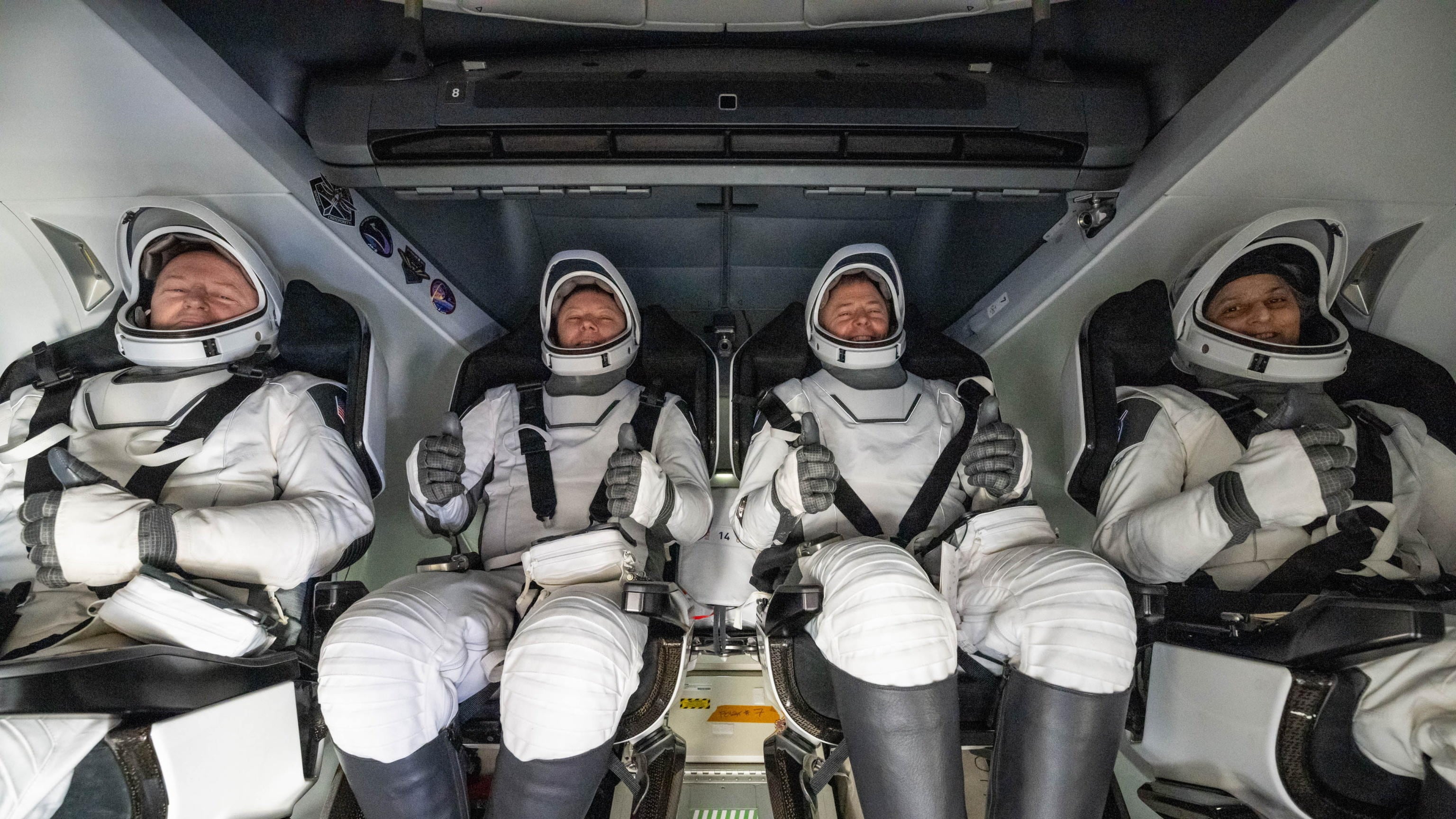 Tornano sulla Terra i due astronauti bloccati da 9 mesi nello Spazio
