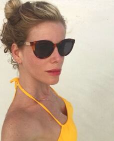 Alessia Marcuzzi in lingerie nell'armadio 4