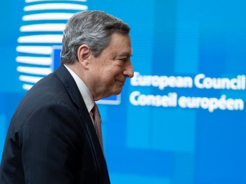 Verso il piano Ue sul gas. Draghi: "Cerco la pace, sentirò Putin"