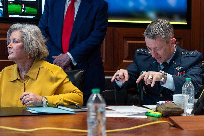 Trump e i suoi nella situation room per l'attacco all'Iran 11