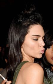 Kendall Jenner sul palco di Victoria's Secret 5