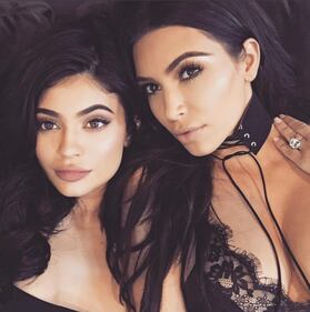 Anche Kim Kardashian senza slip in passerella 6