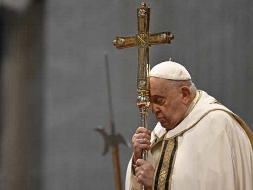Papa, la nuova crisi. "Un broncospasmo e poi il vomito: 48 ore cruciali"