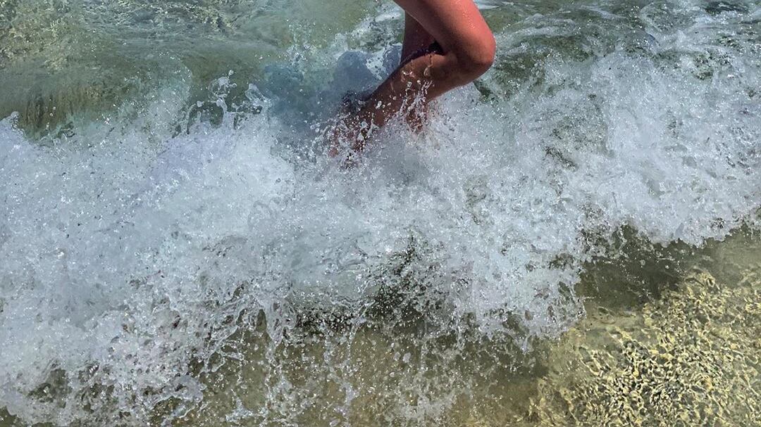 Diletta Leotta in sexy bikini rosa manda in tilt i social