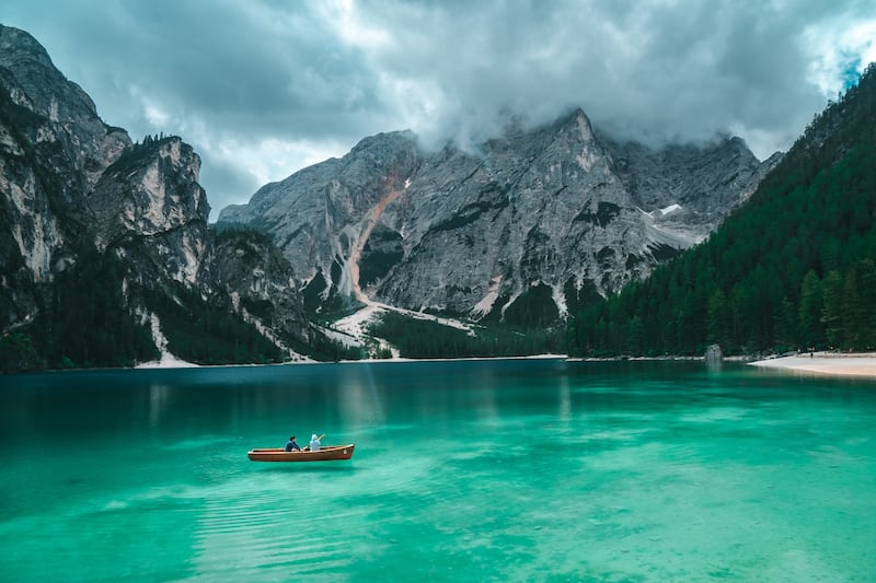 Lago di Braies, barca a remi